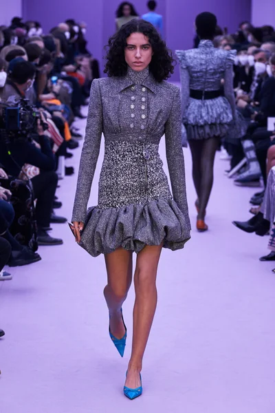 Look 11